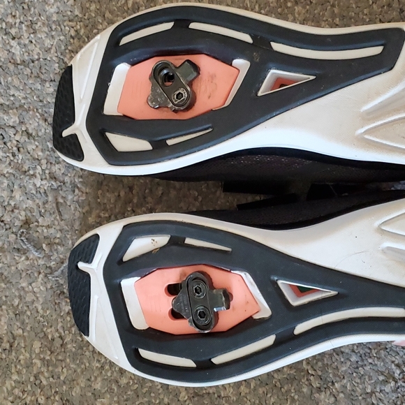 New Balance WX09BK Women's Cycle Shoes - Picture 3 of 4